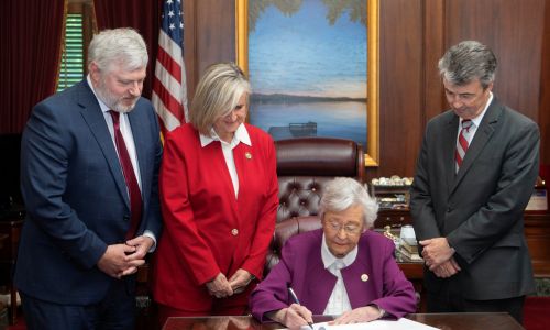 MONTGOMERY, AL — Alabama Governor Kay Ivey signed House Bill 307 into law last week, officially enacting the Speedy Trial Act. The legislation, designed to reduce judicial backlogs and accelerate the prosecution of violent crimes, is a key component of the governor’s broader “Safe Alabama” initiative aimed at strengthening public safety across the state. The bill was sponsored by Senator Will Barfoot (R-Pike Road) and Representative Jim Hill (R-Moody). Attorney General Steve Marshall, Alabama Supreme Court Chief Justice Sarah Stewart, and Senator Barfoot were present at the State Capitol for the signing ceremony. The Speedy Trial Act mandates faster trial proceedings for individuals charged with violent offenses, addressing longstanding delays in the criminal justice system. Supporters of the bill argue that it will improve outcomes for victims and enhance public confidence in the state’s ability to administer justice efficiently. Blackberry Hill Summer Camp Governor Ivey reiterated her focus on public safety during the legislative session and emphasized the importance of swift justice, particularly in high-profile cases such as that of Aniah Blanchard, a 19-year-old student whose 2019 murder prompted calls for reforms. “Going into this legislative session, I stated bolstering public safety would be my number one priority, and certainly, the Speedy Trial Act will be an important measure to accomplishing a Safe Alabama,” Ivey said in a statement. “In Alabama, we enforce the law, and I look forward to justice being served beginning with Aniah Blanchard’s case.” The governor also expressed anticipation for additional bills from her Safe Alabama package to be finalized when the Alabama Legislature reconvenes Wednesday. The Speedy Trial Act received broad support from state leaders involved in law enforcement and judicial administration, reflecting a shared concern over delays in the legal process for violent crimes. Critics, if any, have not yet made formal public statements regarding the bill. The law is expected to take effect later this year, pending standard procedural implementation. Update from Governor Kay Ivey HB307 SIGNED